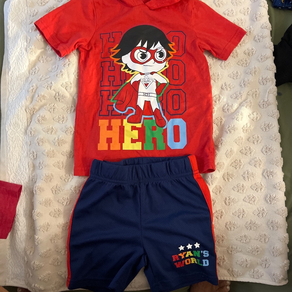 Ryan’s world 2-piece set